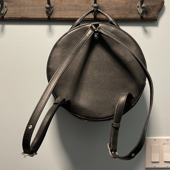 Matt & Nat Kiara Handbag, Vintage Collection back pack - Picture 4 of 14